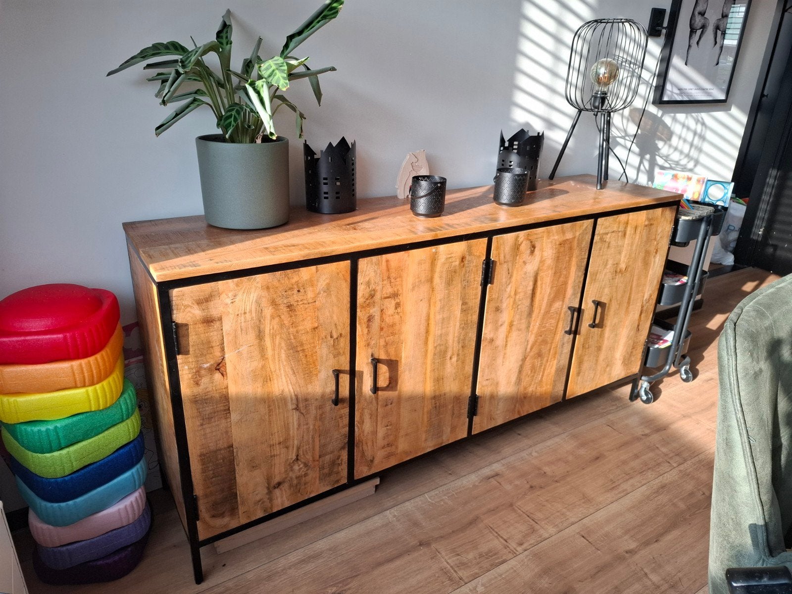 Mango houten dressoir, Huis en Inrichting, Ophalen, 150 tot 200 cm, 25 tot 50 cm, Overige houtsoorten