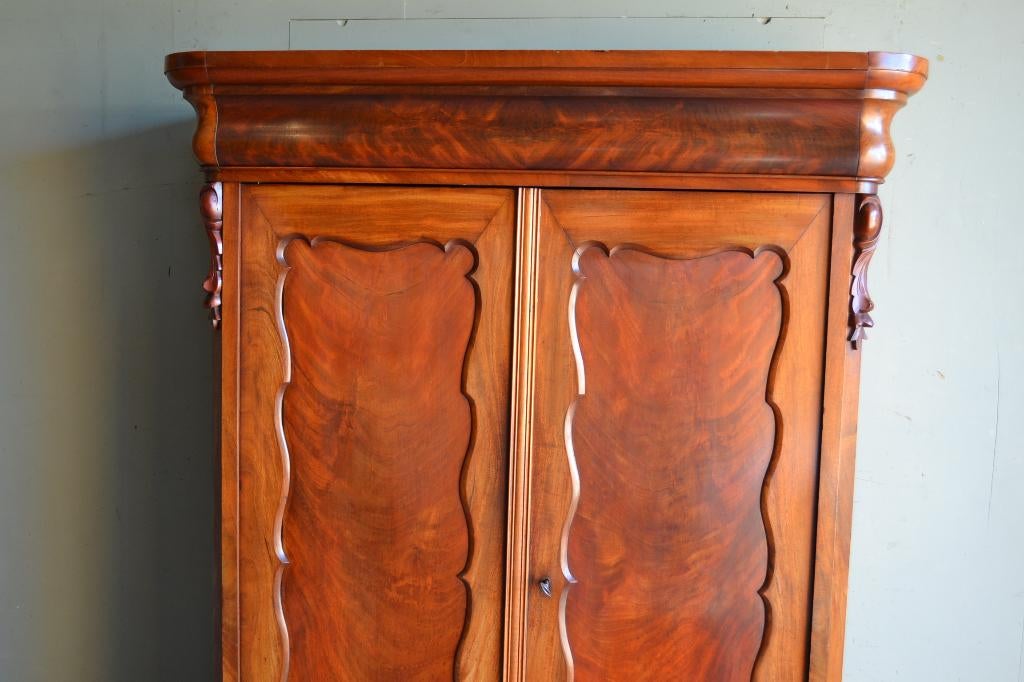 Prachtige antieke mahonie biedermeier meidenkast., Verzenden