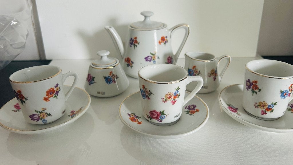 Theeserviesje Van Nelle (kind), Ophalen of Verzenden, Zo goed als nieuw, Porselein, Kop en/of schotel