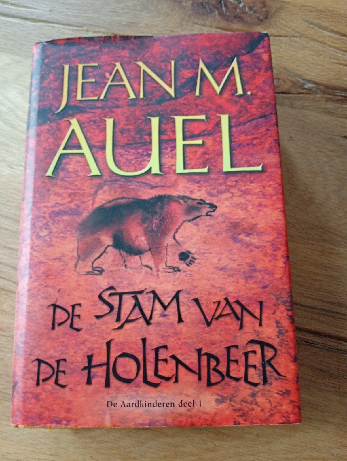 De Stam van de Holenbeer - Jean M. Auel deel 1, Gelezen, Jean M. Auel, Ophalen of Verzenden, Nederland