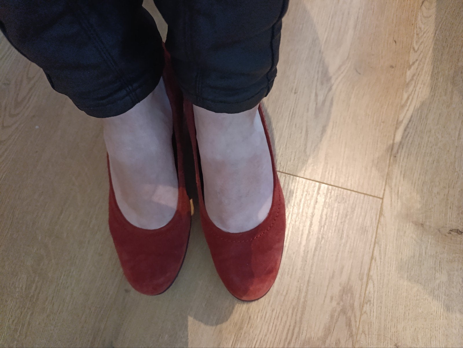 Mooie rode suède Gabor pumps - maat 38, Pumps, Gabor, Ophalen of Verzenden, Gedragen