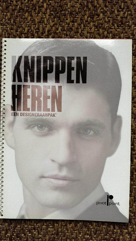 Knippen heren – een designeraanpak (ISBN 9781940593135), Ophalen of Verzenden, Zo goed als nieuw, Pivot Point, Beta