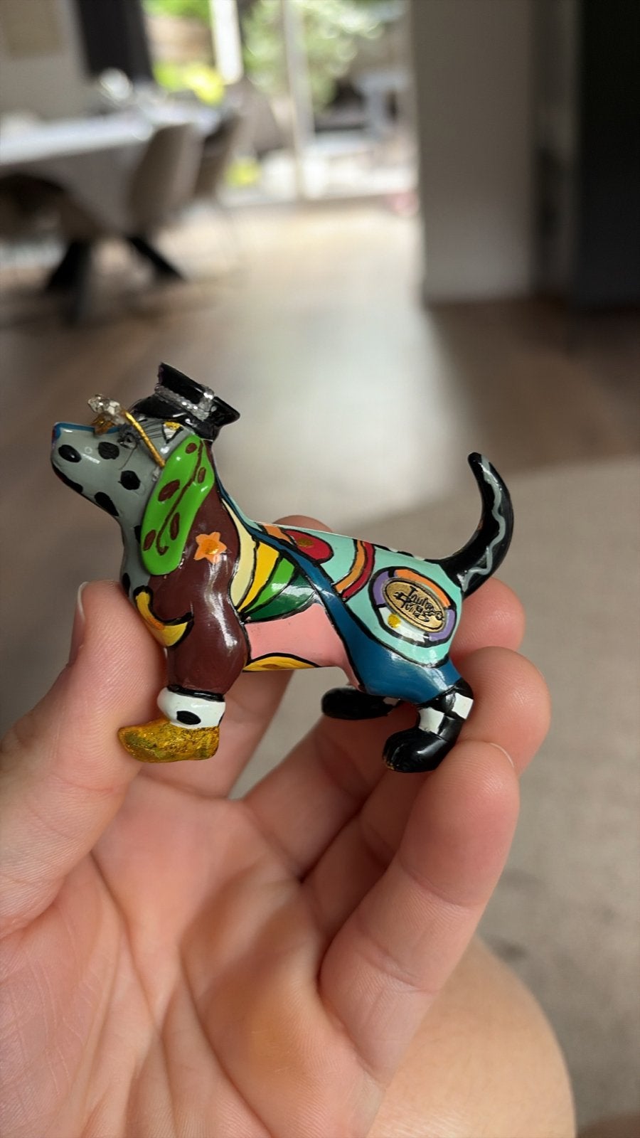Toms Drag Mini Hondje - Uniek en Kleurrijk Decoratiebeeldje, Ophalen of Verzenden, Zo goed als nieuw, Dier