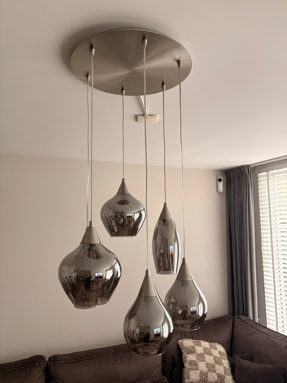 Hanglamp met 5 glazen kappen - 1 kap deels beschadigd, Ophalen, Gebruikt, Glas