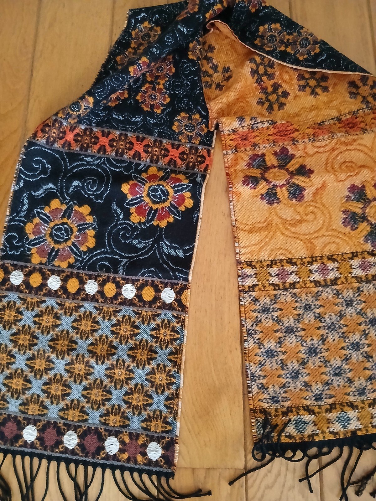 Aparte Dames sjaals ., Ophalen of Verzenden, Zo goed als nieuw, Maat 46/48 (XL) of groter, Sjaal