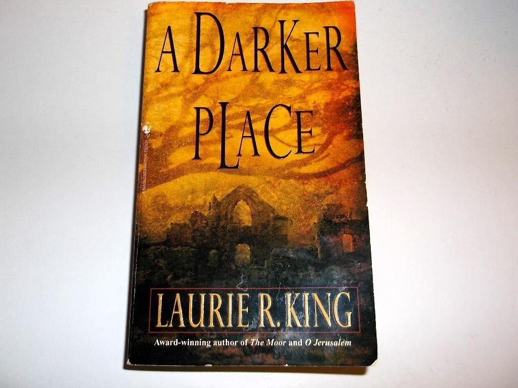 English Book, A Darker place, Laurie R. King, Boeken, Gelezen, Ophalen of Verzenden, Fictie, Laurie R. King