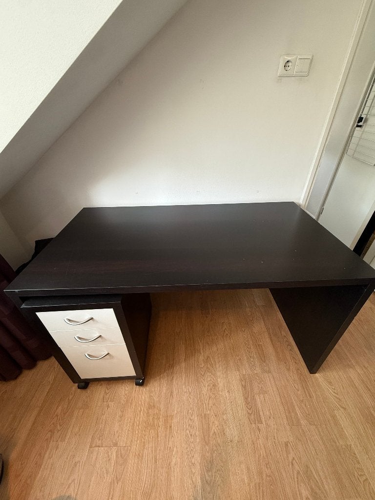 Ruim IKEA bureau met 3-ladenkastje op wieltjes (Donkerbruin), Ophalen, Gebruikt, Spaanplaat of MDF, Schoolbureau