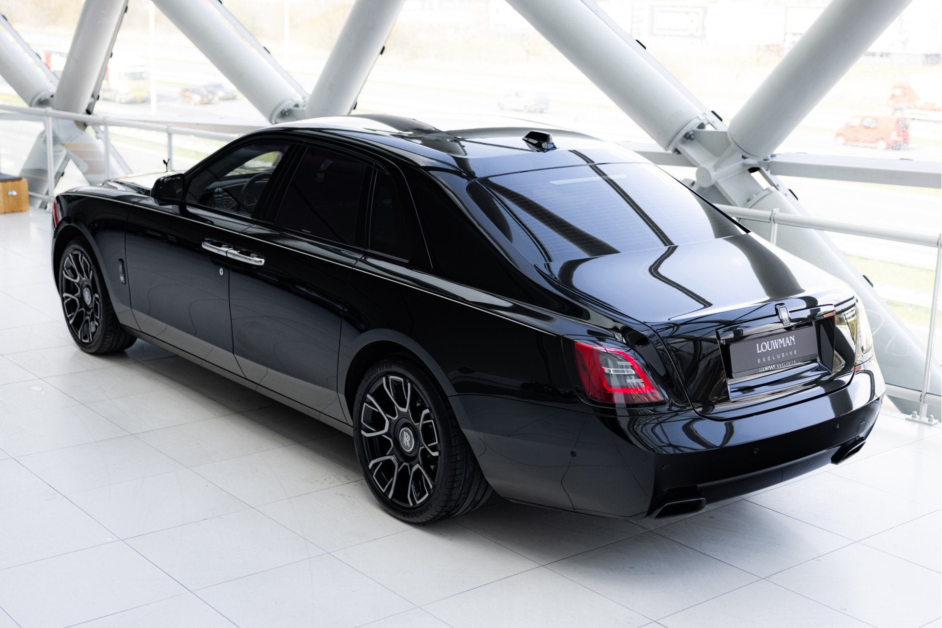 Rolls-Royce Ghost 6.75 V12 | Black Badge | Starlight | TV |, Auto's, Rolls-Royce, Automaat, Dealer onderhouden, Achterwielaandrijving