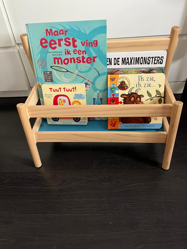 Grenen houten boekenrekje Flisat in goede staat, Kinderen en Baby's, Kinderkamer | Commodes en Kasten, Zo goed als nieuw, Minder dan 50 cm