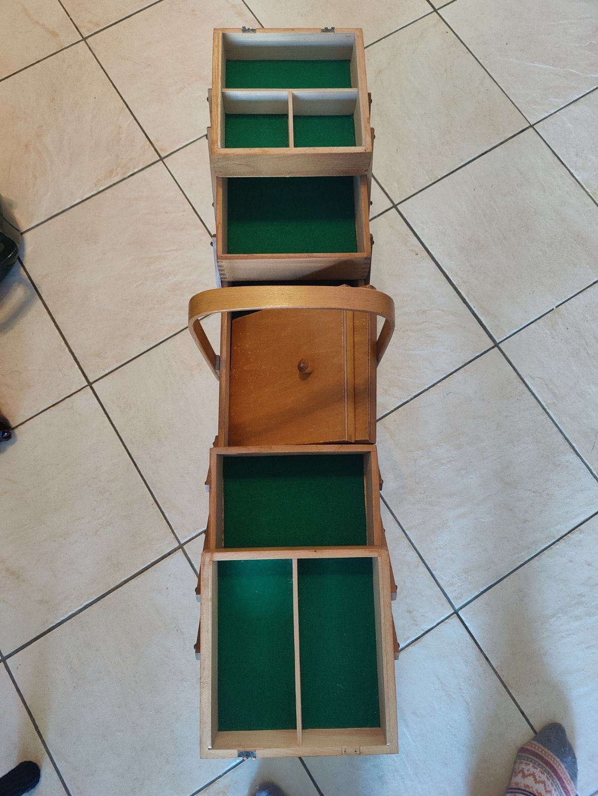 Vintage houten naaikist op pootjes, Ophalen of Verzenden, Gebruikt, Overige typen