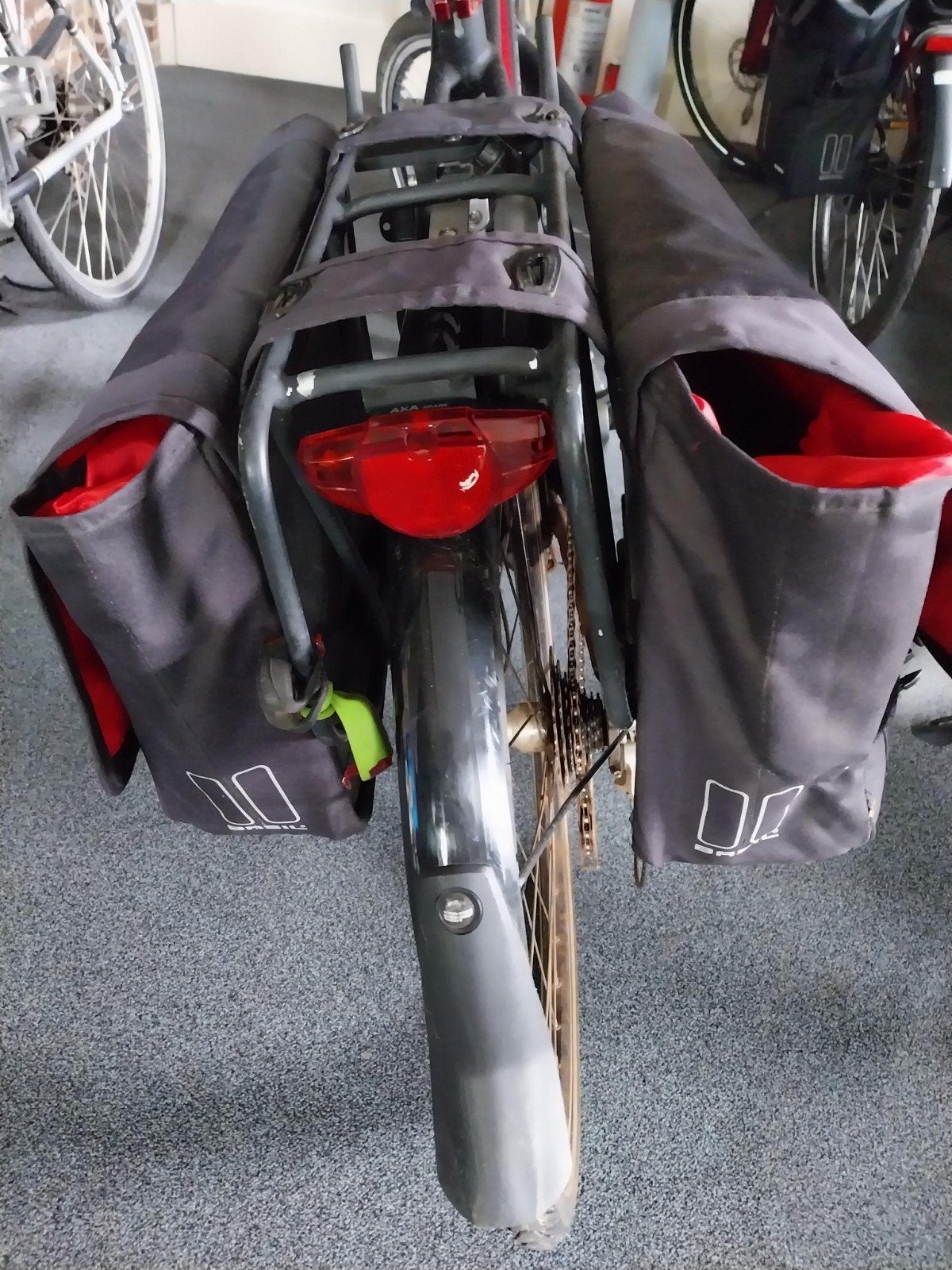 Mooie bijna nieuwe fietstassen, Ophalen, Zo goed als nieuw