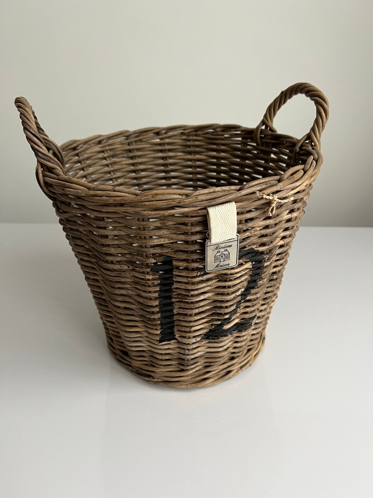 Rivièra Maison Mand met handvatten nr 12, Huis en Inrichting, Gebruikt, Gevlochten, Mand, Rond