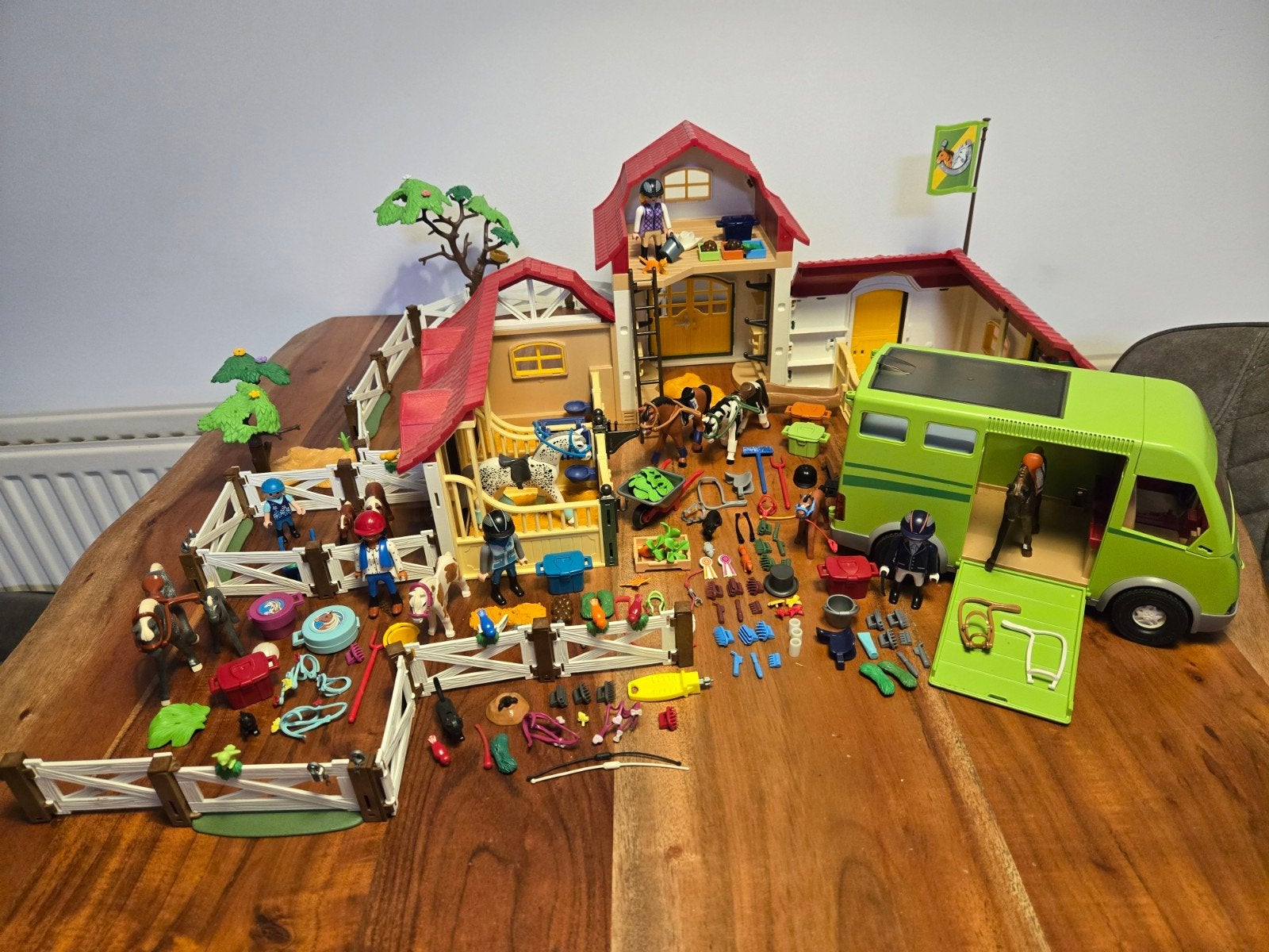Playmobil manege Country Paardrijclub met extra's, Kinderen en Baby's, Speelgoed | Playmobil, Ophalen of Verzenden, Zo goed als nieuw