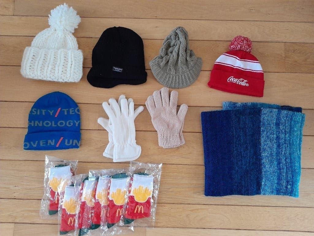 diverse mutsen , handschoenen , sjaals , prijzen zie omschri, Ophalen of Verzenden, Nieuw, Maat 38/40 (M), Muts