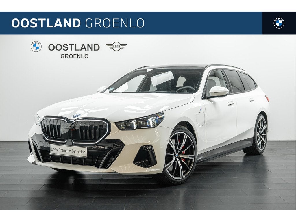 BMW 5 Serie Touring 550e xDrive M Sport Automaat / Trekhaak