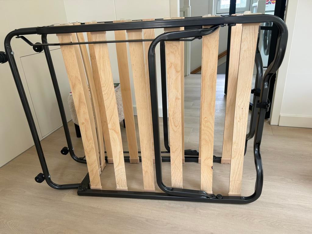 Klapbed op wielen, Huis en Inrichting, Ophalen, Eenpersoons, Zo goed als nieuw, 80 cm