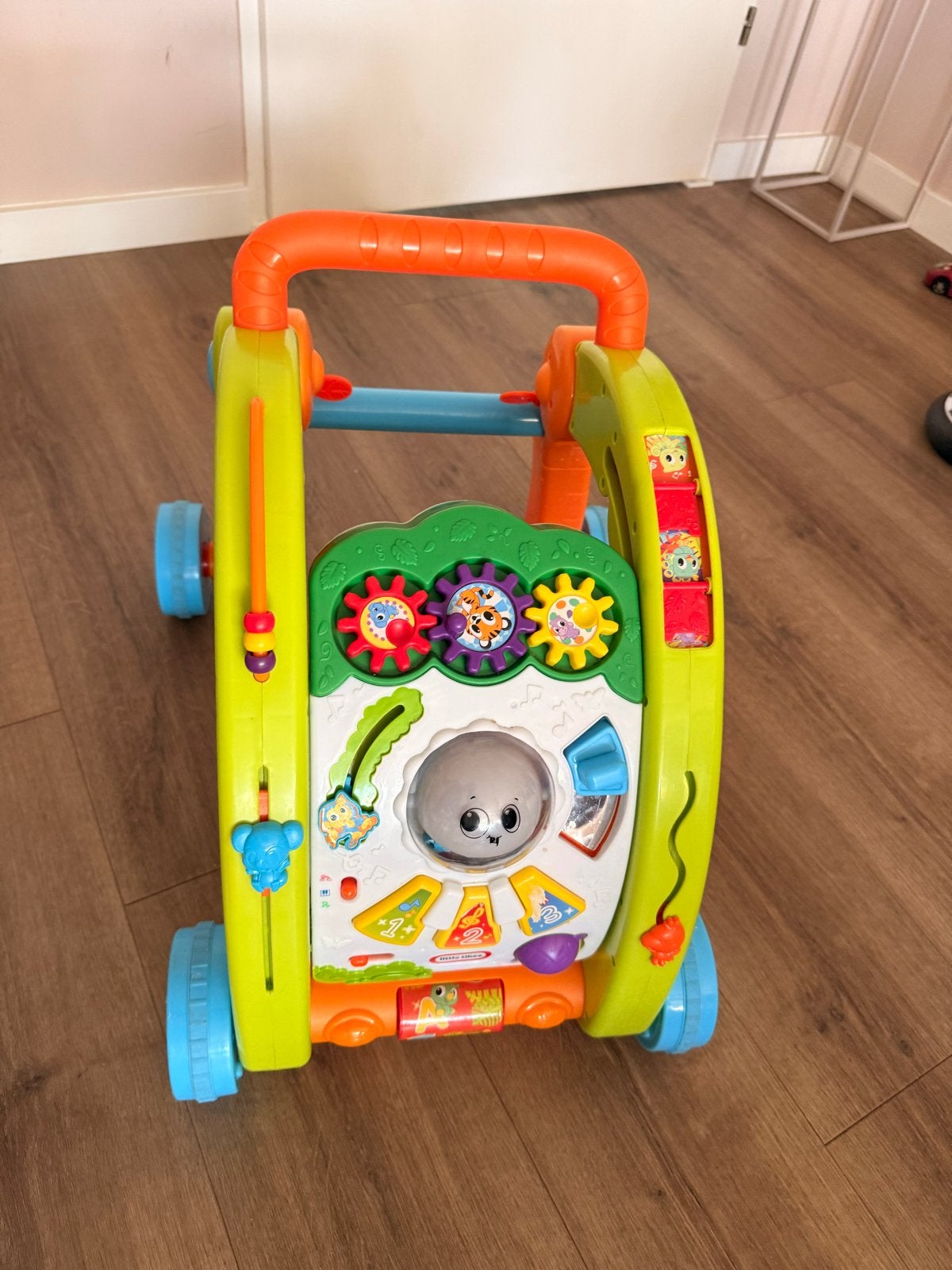 Little Tikes loopwagen met activiteitenpaneel - Zo goed als, Kinderen en Baby's, Speelgoed | Babyspeelgoed, Ophalen, Zo goed als nieuw