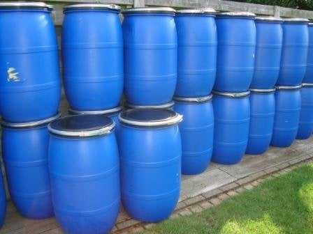 Blauwe vaten,tonnen van 120 L met zwart deksel en klemring, Tuin en Terras, Regentonnen, Zo goed als nieuw, Kunststof, 75 tot 150 liter