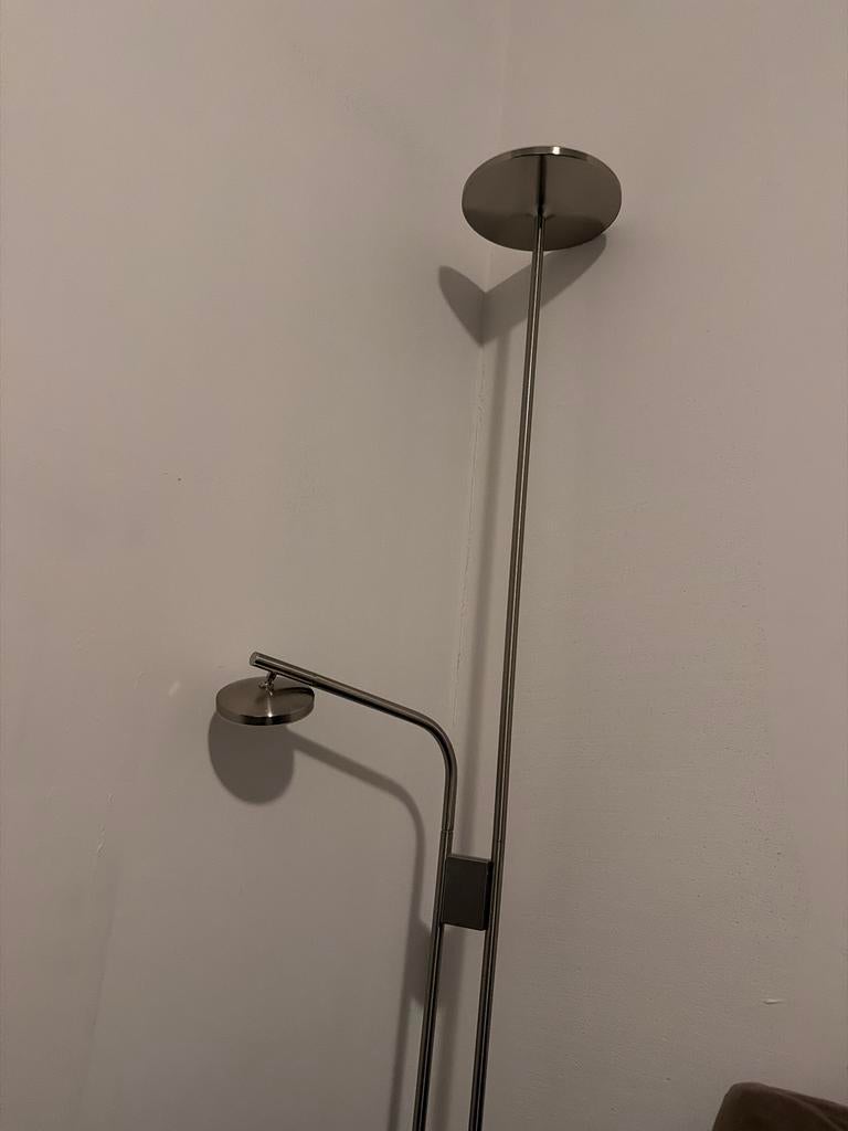 IKEA Isjakt Vloerlamp met leeslamp - Geborsteld metaal, Huis en Inrichting, Badkamer | Complete badkamers, Ophalen, Zo goed als nieuw