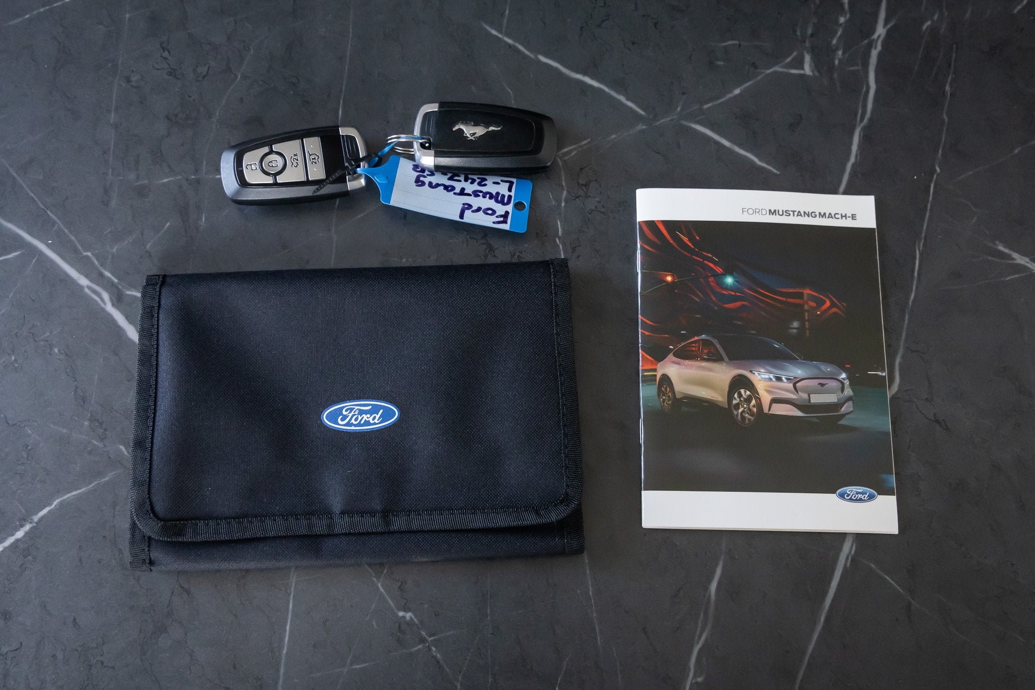 Foto 40 van Ford Mustang MACH-E Extended RWD 98 kWh soh95% panoramadak |