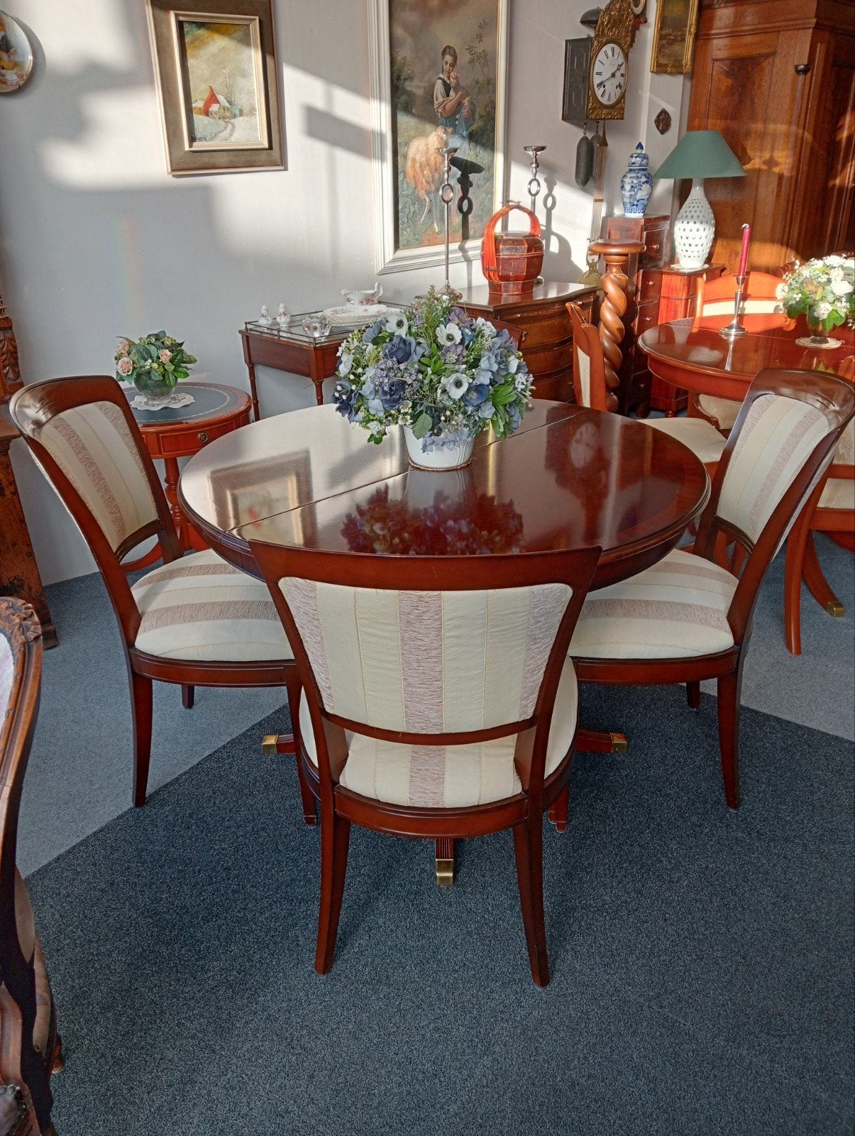 Heldense Exclusief Mahonie Tafel en Taxus Nieuwstaat, Rond, Ophalen of Verzenden, Zo goed als nieuw, Heldense Exclusief