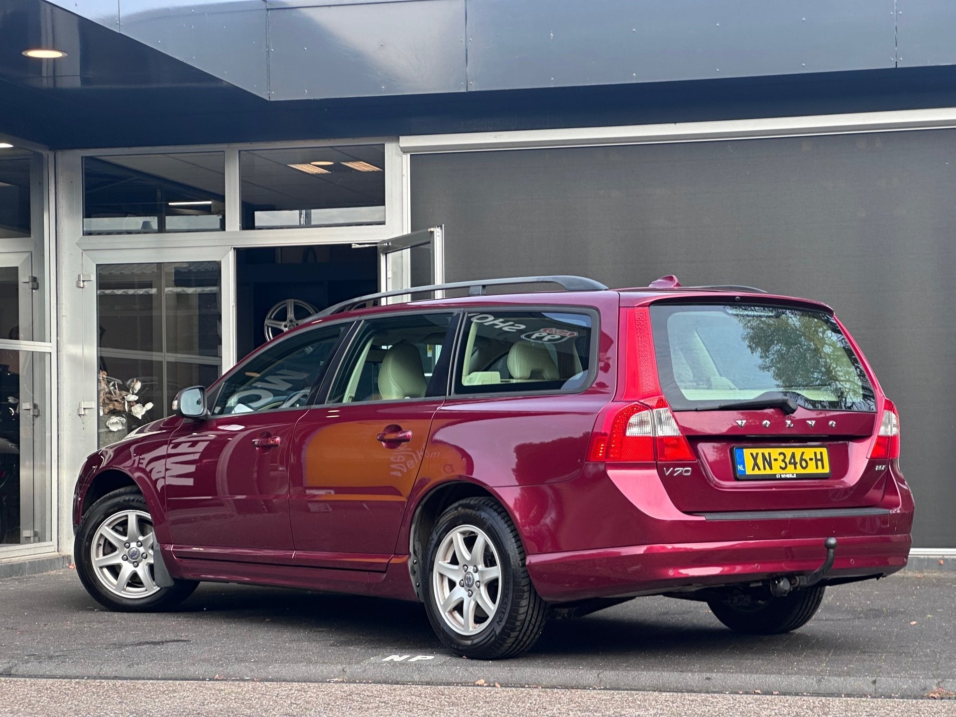 Volvo V70 2.0 Kinetic CLIMA / CRUISE / LPG / LEDER, Voorwielaandrijving, 1525 kg, Gebruikt, Beige