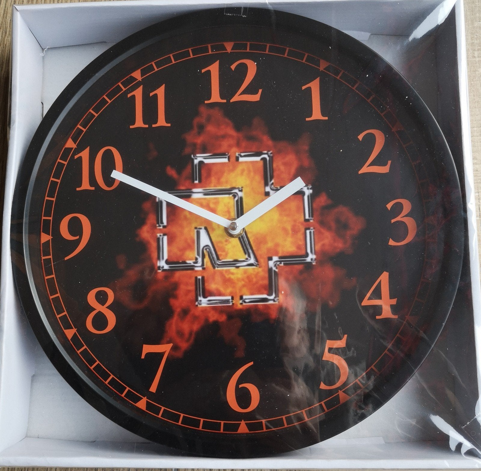 RAMMSTEIN WANDKLOK 30cm, Verzamelen, Ophalen of Verzenden, Nieuw, Gebruiksvoorwerp