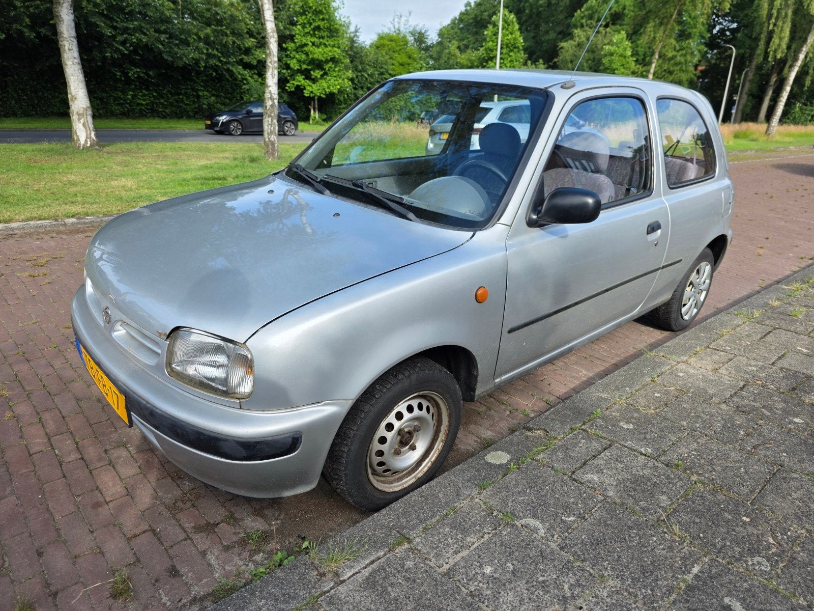 Nissan Micra 1.0 3D 1998 Grijs, Auto's, Voorwielaandrijving, 4 cilinders, 755 kg, Origineel Nederlands