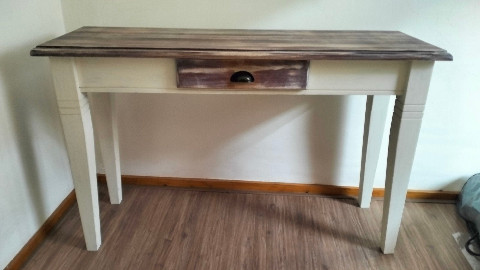 Moet weg - Houten side table met lade - landelijke stijl, Ophalen, Landelijke, brocante, vintage, Gebruikt, 50 tot 100 cm