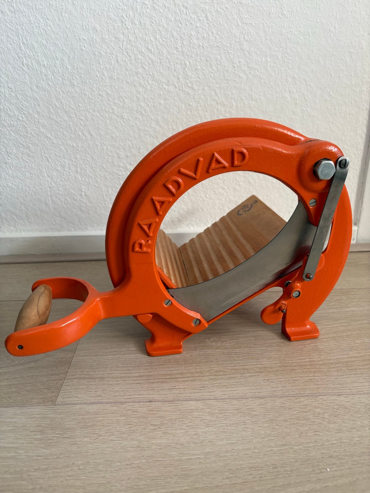 Vintage Raadvad broodsnijmachine - Oranje, Ophalen of Verzenden