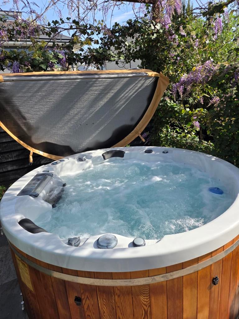 Prachtige 6-persoons Jacuzzi/Spa - Perfecte Ontspanning, Ophalen, Trap