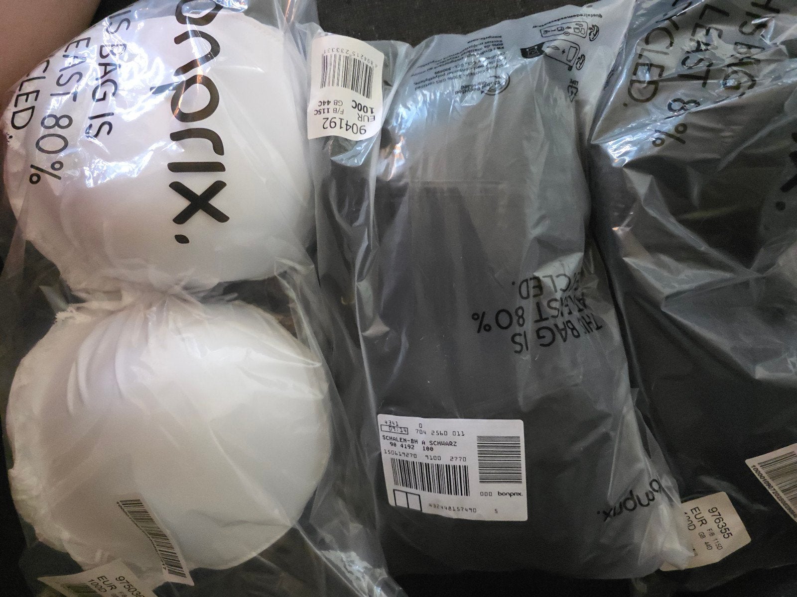 Bonprix BH's - 2 stuks: Zwart en Wit, Voorgevormd 100D, Kleding | Dames, Ondergoed en Lingerie, Bonprix, Ophalen of Verzenden