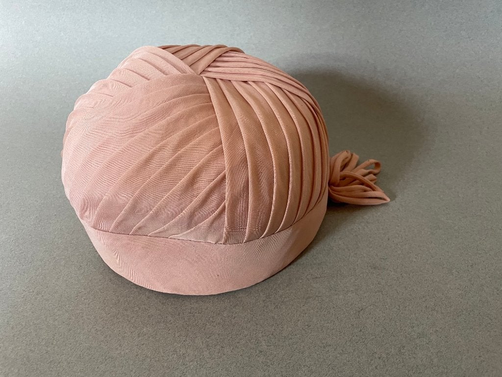 Hoedje uit de jaren '40/'50 met een tulband vorm, Antiek en Kunst, Curiosa en Brocante, Ophalen of Verzenden