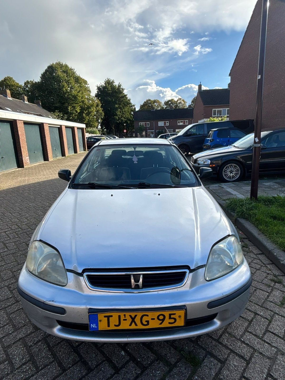 Honda Civic 1.4 I S SDN AUT 1998 Grijs, 40 €/maand, 4 cilinders, 1396 cc, 990 kg