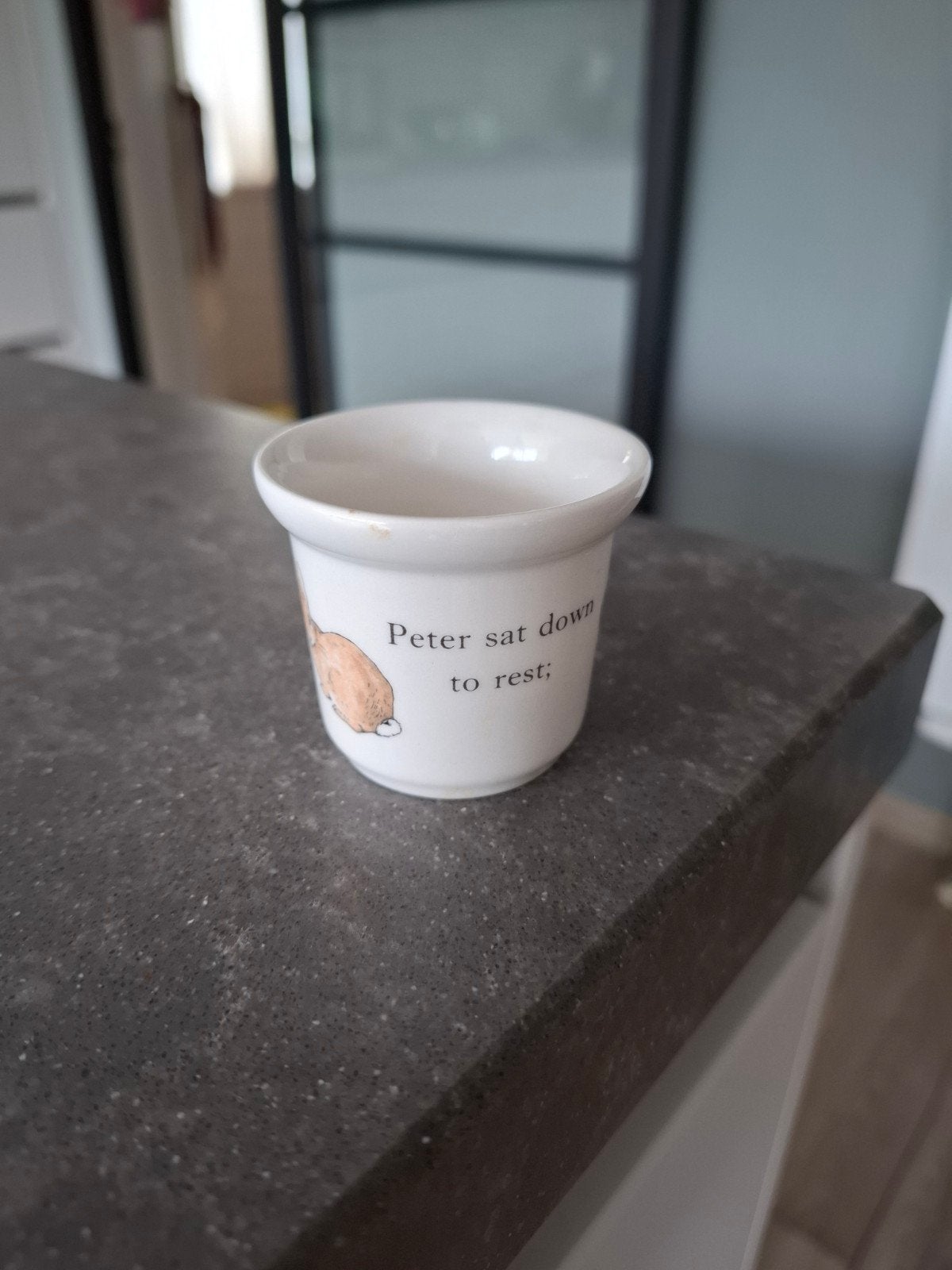 Wedgwood Peter Rabbit eierdopje - Vintage, Overige typen, Vintage, Ophalen of Verzenden, Zo goed als nieuw