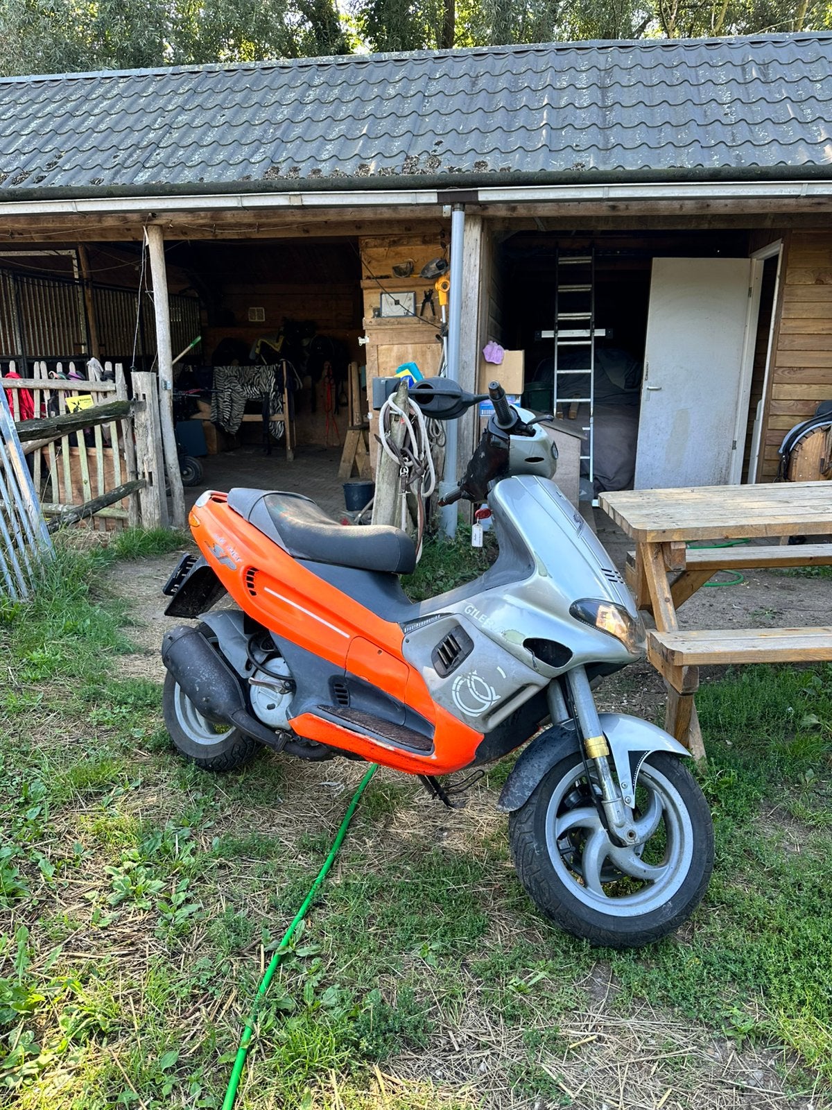 gilera runner 180 fluo rosso duits alle pap aanwezige, Fietsen en Brommers, Ophalen of Verzenden, Zo goed als nieuw, Overige modellen