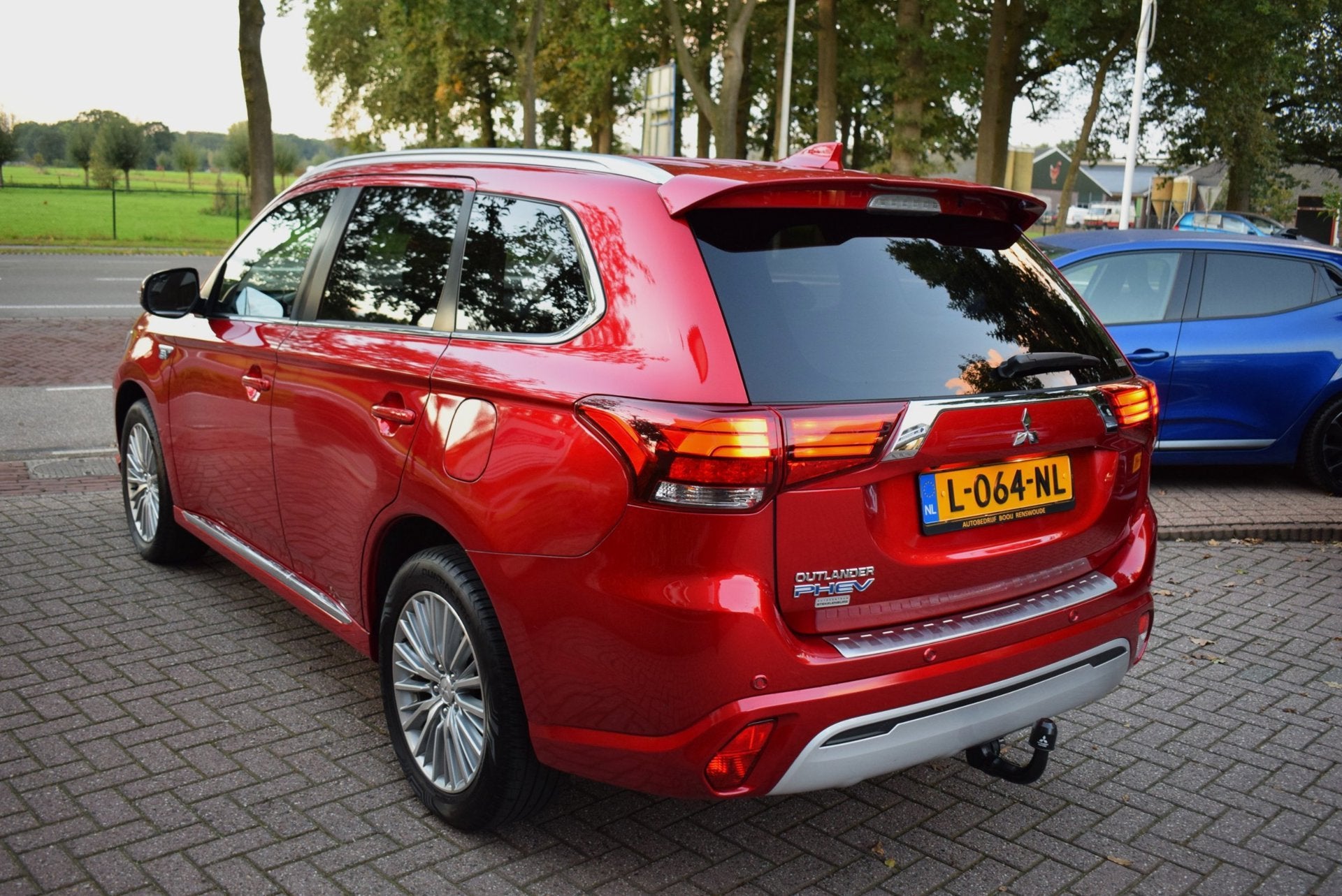 Mitsubishi Outlander 2.4 PHEV Intense+ SCHUIF/KANTELDAK/CRUI, Auto's, Automaat, Dealer onderhouden, 4 cilinders, 1865 kg