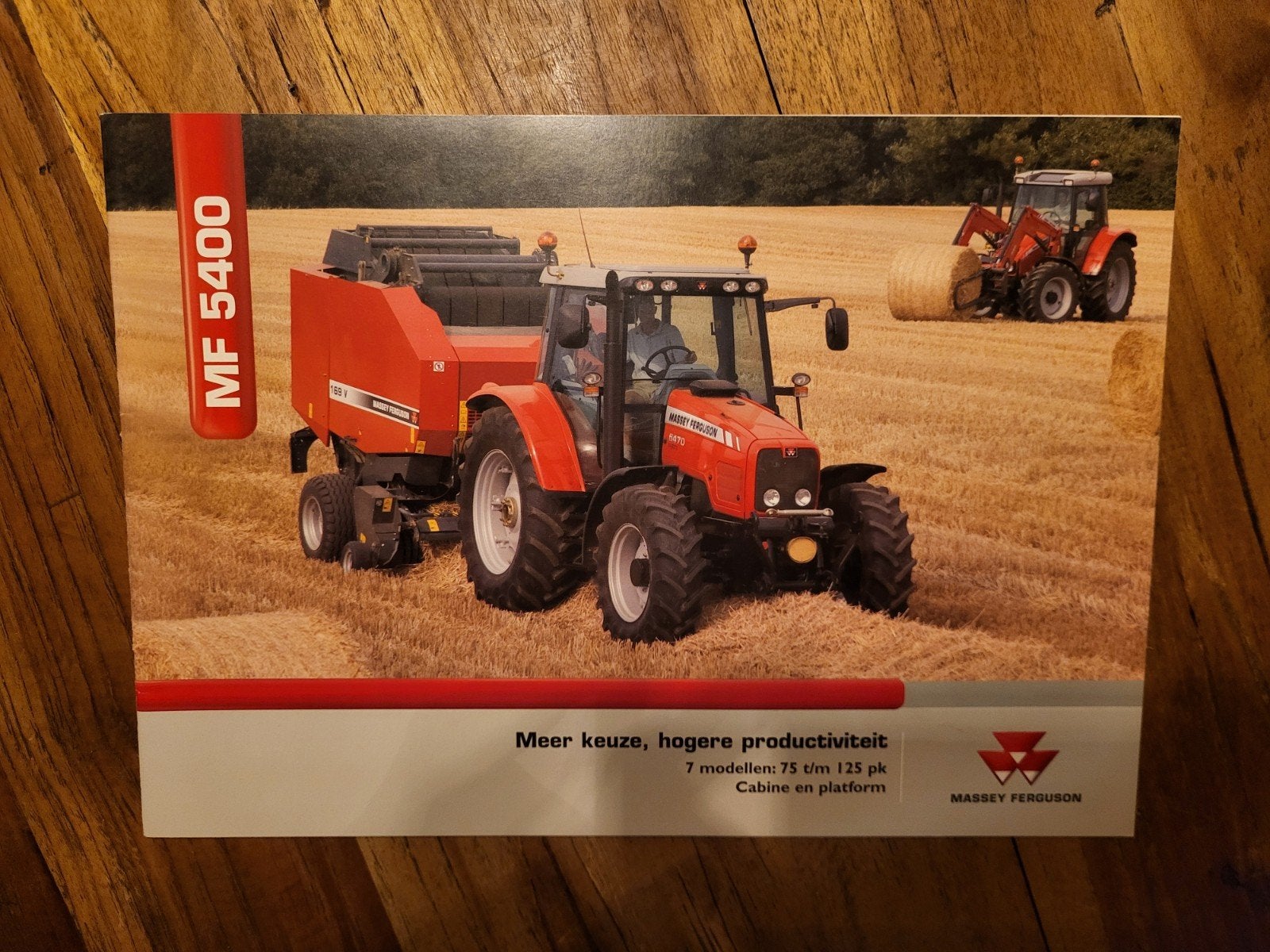 tractor folder Massey Ferguson 5400, Boeken, Ophalen of Verzenden