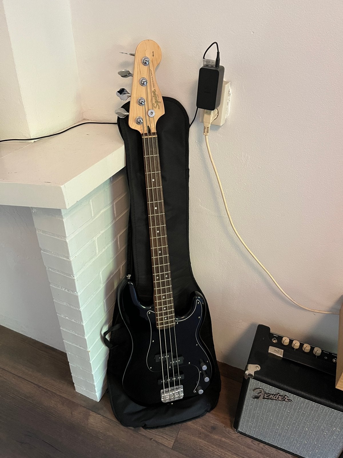 Squier Precision Bass by Fender met Fender Rumble 15 verster, Muziek en Instrumenten, Ophalen, Zo goed als nieuw, Elektrisch, 6-snarig