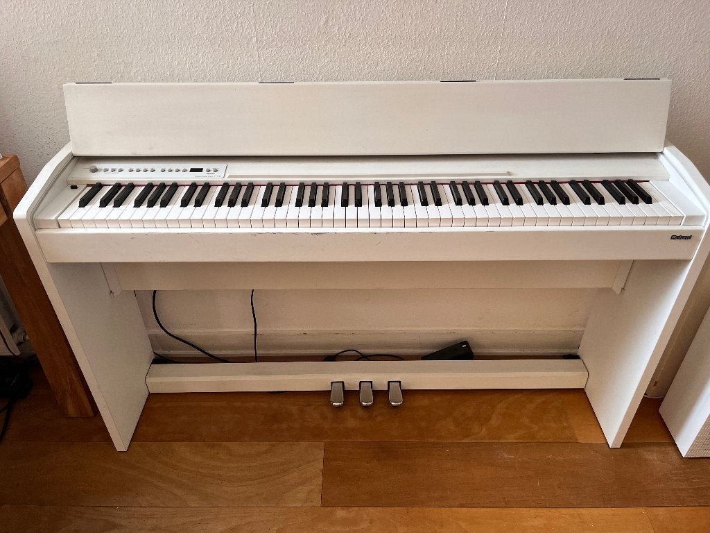 Roland F-110 Digitale Piano - Wit - Goede staat, Ophalen, Gebruikt, Wit, Digitaal