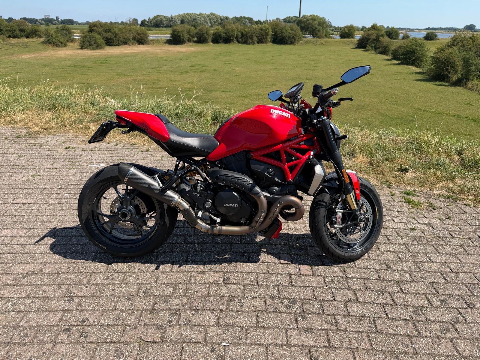 Ducati Monster 1200 R - Krachtige Naked Bike, Motoren, 2 cilinders, Motorrijbewijs A, Gebruikt, Particulier
