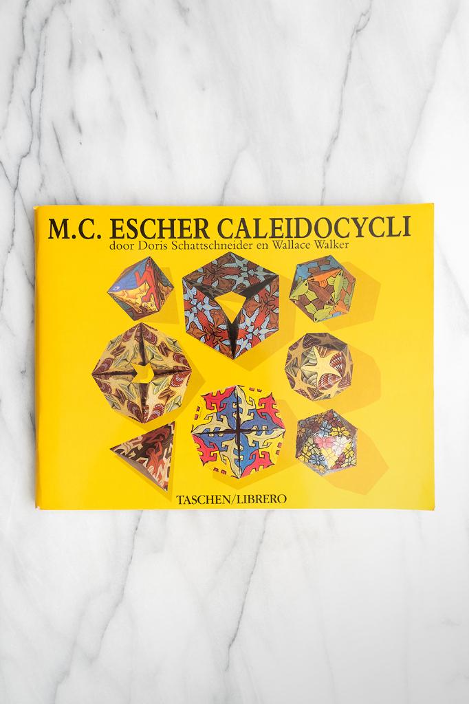 M.C. Escher Caleidocycli Boek 1990, Boeken, Kunst en Cultuur | Beeldend, Zo goed als nieuw, Grafische vormgeving, Ophalen of Verzenden
