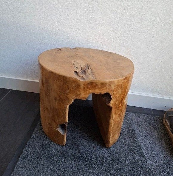 teakhouten laag grillig krukje. hoog 23 cm. doorsnee 30 cm, Ophalen, Hout