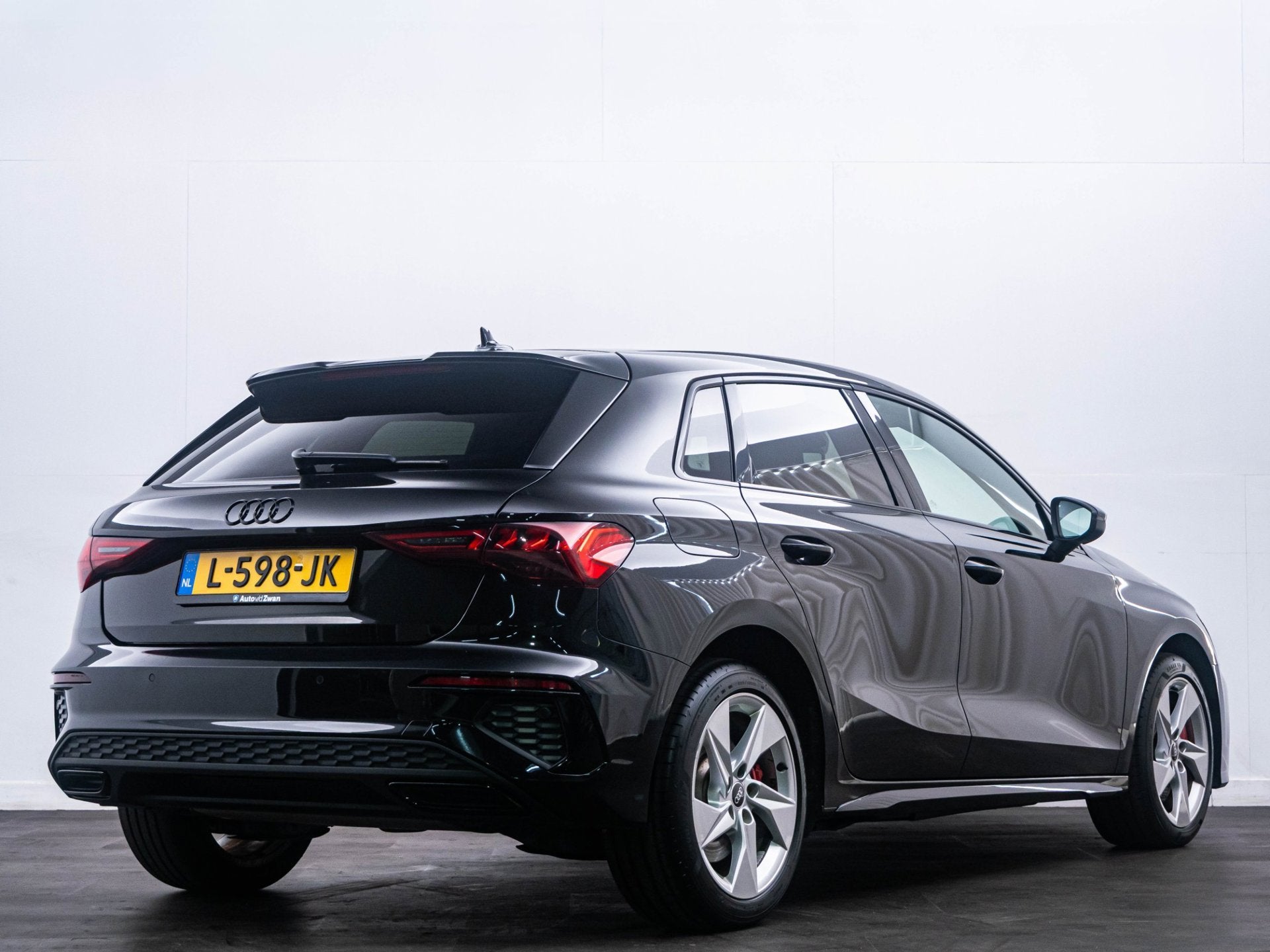 Audi A3 Sportback 45 TFSI e S-Line ed Competition 1e eig., Auto's, Stof, Gebruikt, Euro 6, 4 cilinders