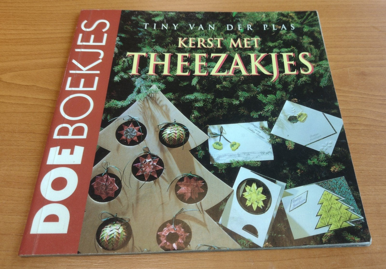 Doeboekje: Kerst met theezakjes - Tiny van der Plas., Boeken, Ophalen of Verzenden, Zo goed als nieuw, Overige onderwerpen, Tiny van der Plas
