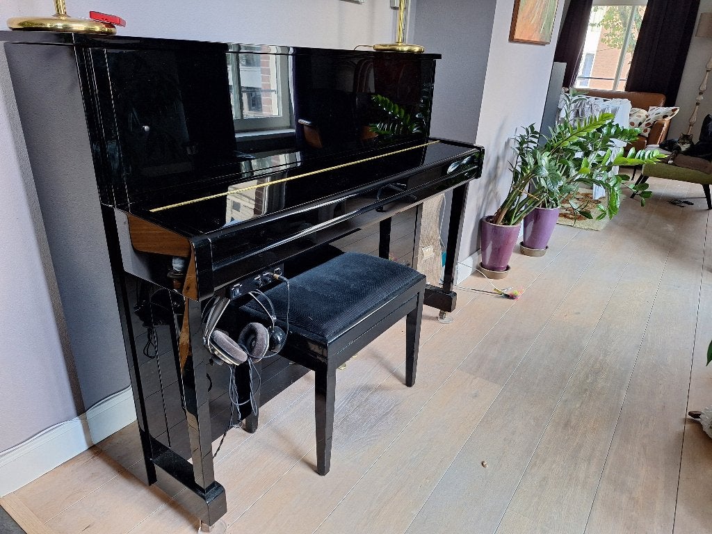 Acustic piano Yamaha Silent b2 evt.met kruk en koptelefoon, Muziek en Instrumenten, Ophalen, Zwart, Zo goed als nieuw, Piano