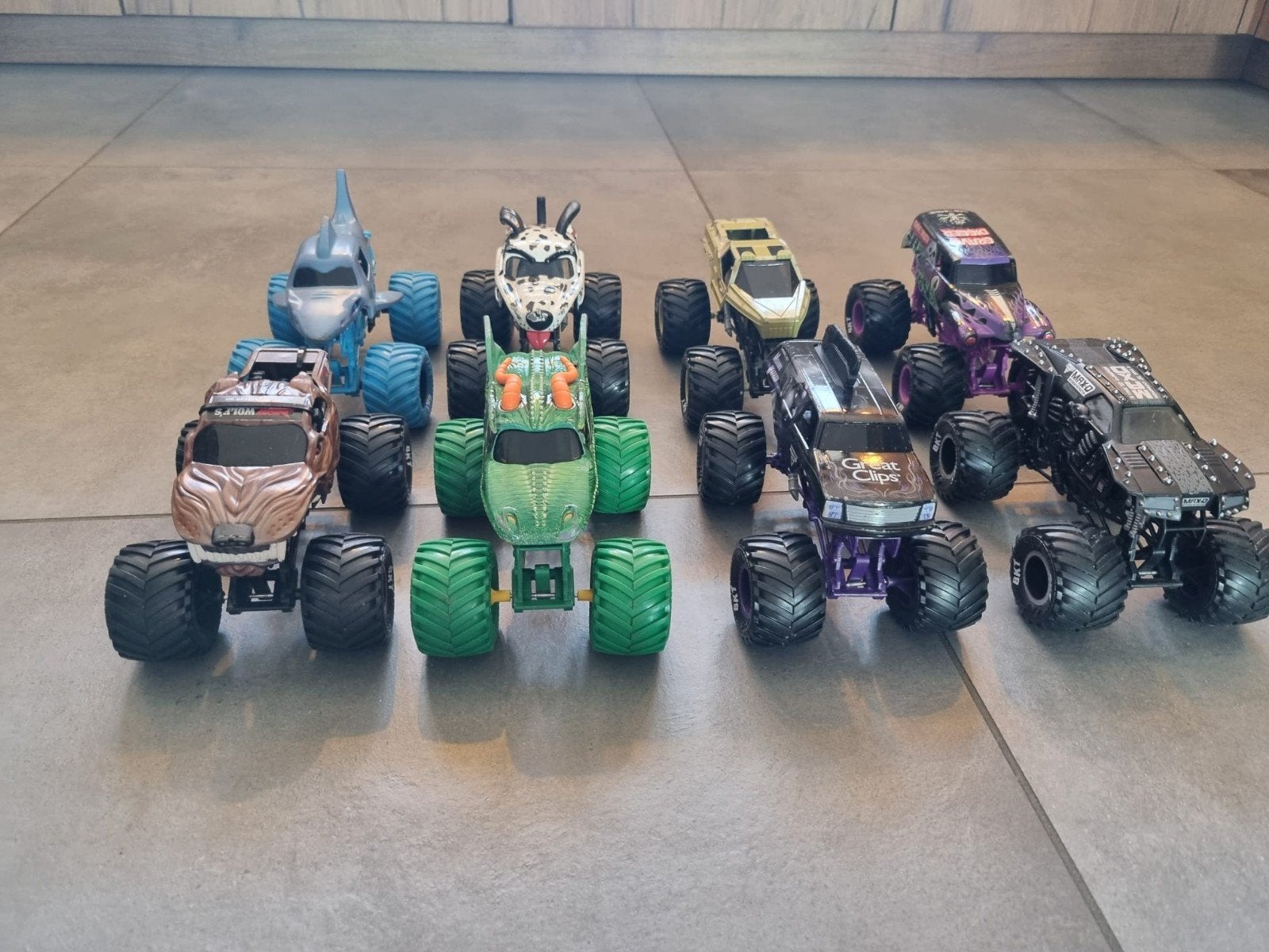 8x Monster Jam monster truck schaal 1:24, Verzenden, Gebruikt