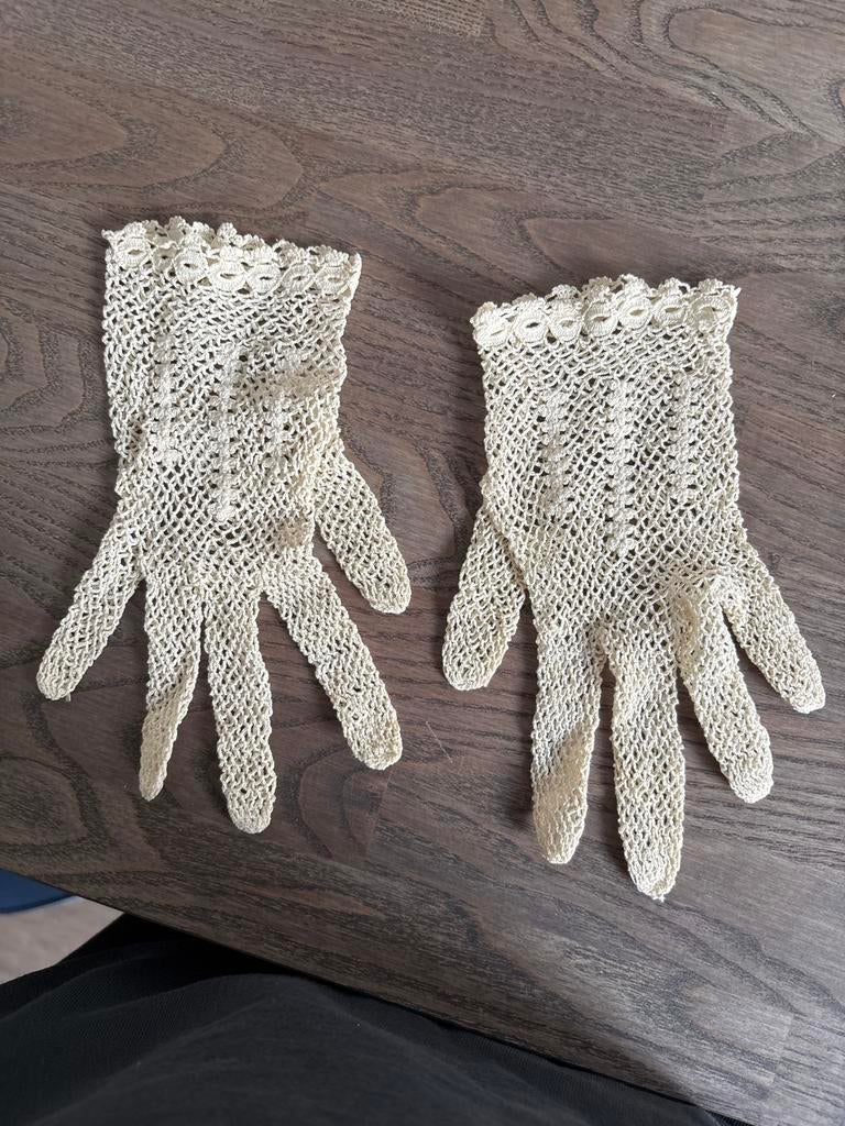 Elegante gehaakte trouwhandschoenen crèmekleurig, Ophalen of Verzenden, Zo goed als nieuw, Overige kleuren, Accessoires