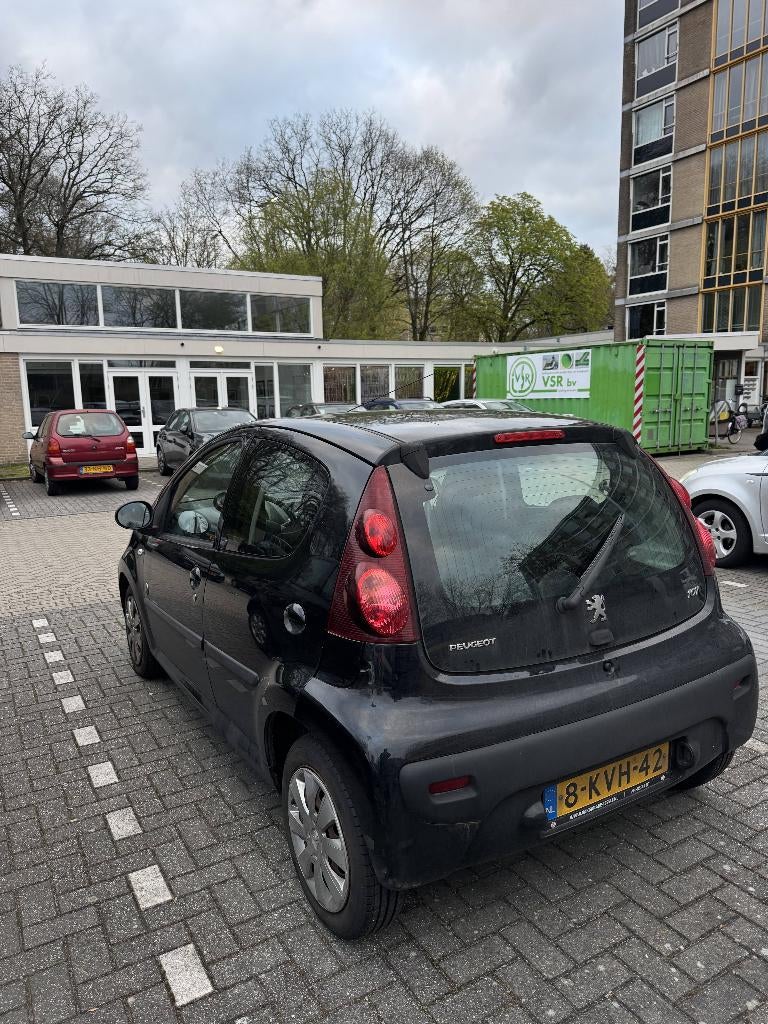 Prachtige Peugeot 107 (2013) – 5-deurs – Airco, Voorwielaandrijving, Zwart, 4 stoelen, Origineel Nederlands