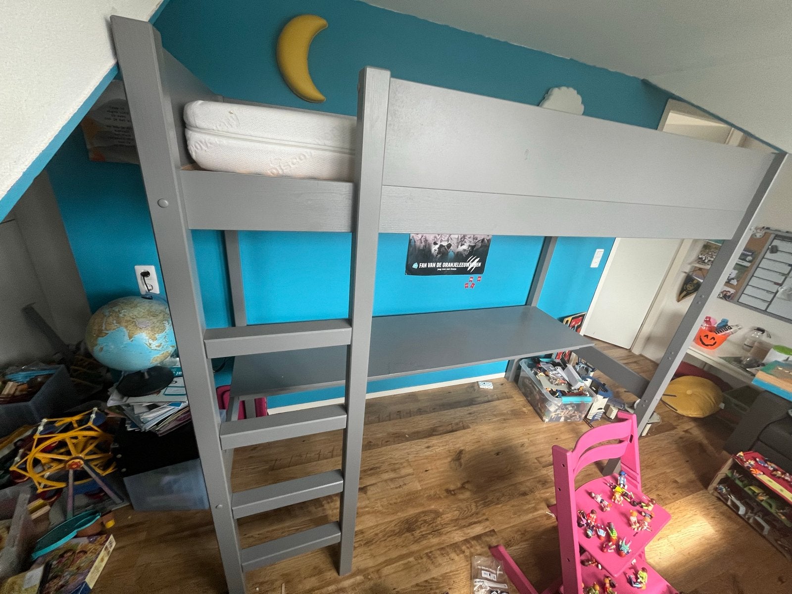 Grijze hoogslaper met bureau - Ideaal voor kleine kamers, Ophalen, Gebruikt, Eenpersoons, 200 cm